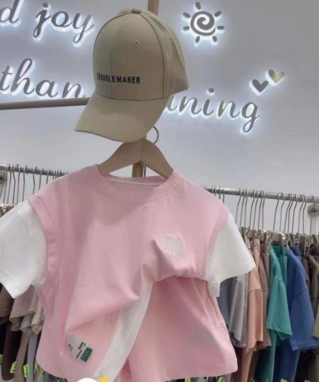 Combo áo thun bé trai cá tính và nón lưỡi trai