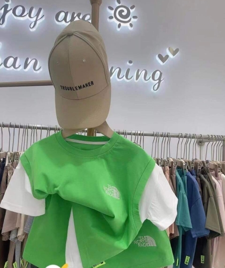 Combo áo thun bé trai cá tính và nón lưỡi trai